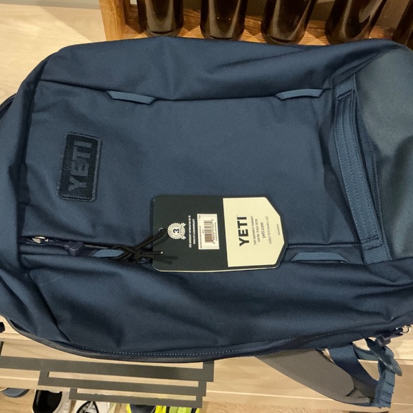YETI NEW WITH TAGS CROSSROADS® 27L BACKPACK - Picture 11 of 12